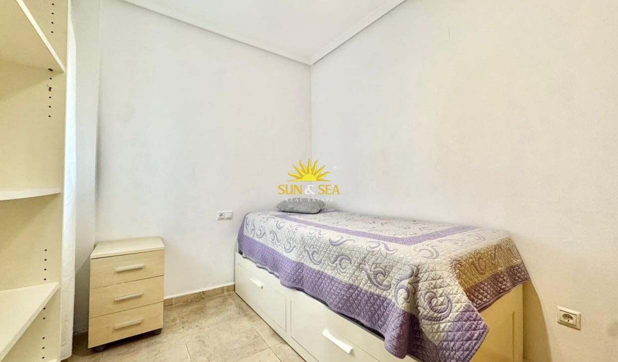 2 bedroom Apartment for rent in Torrevieja - € 750 (Ref: 9890677)