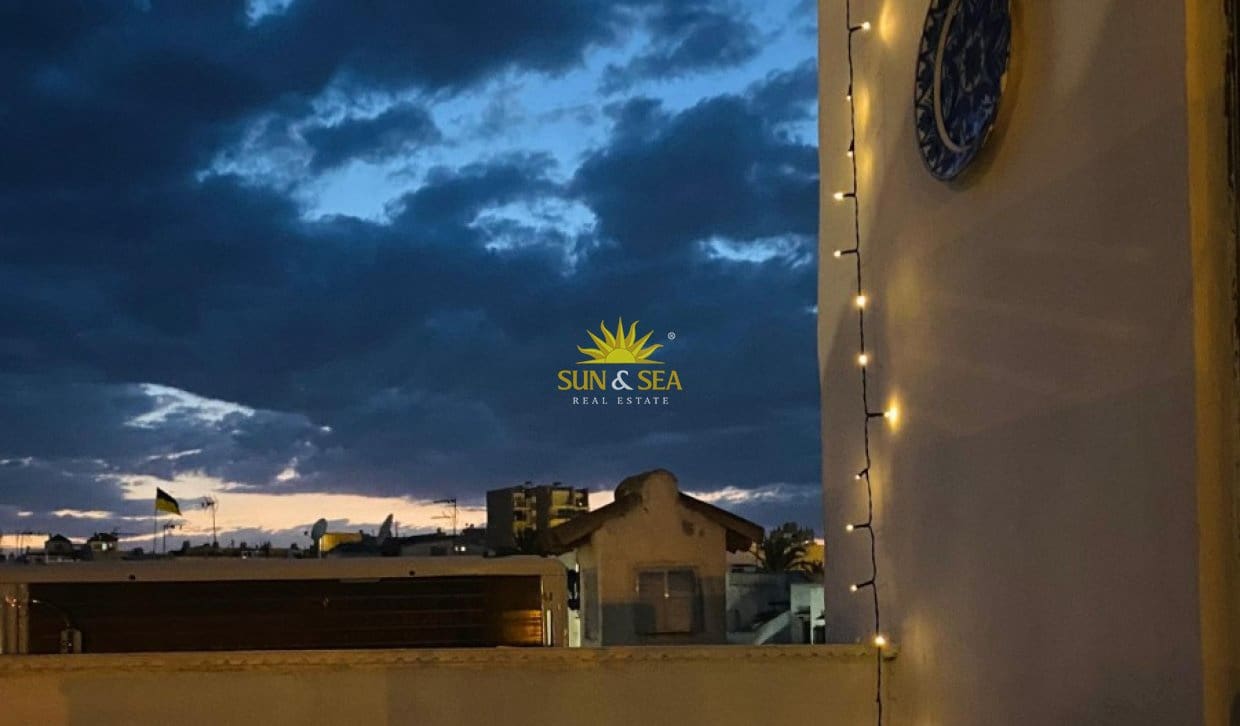 2 bedroom Apartment for rent in Torrevieja with pool - € 1,200 (Ref: 9891344)