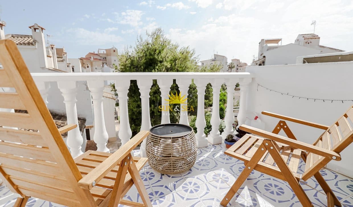 2 bedroom Apartment for rent in Torrevieja with pool - € 1,200 (Ref: 9891344)
