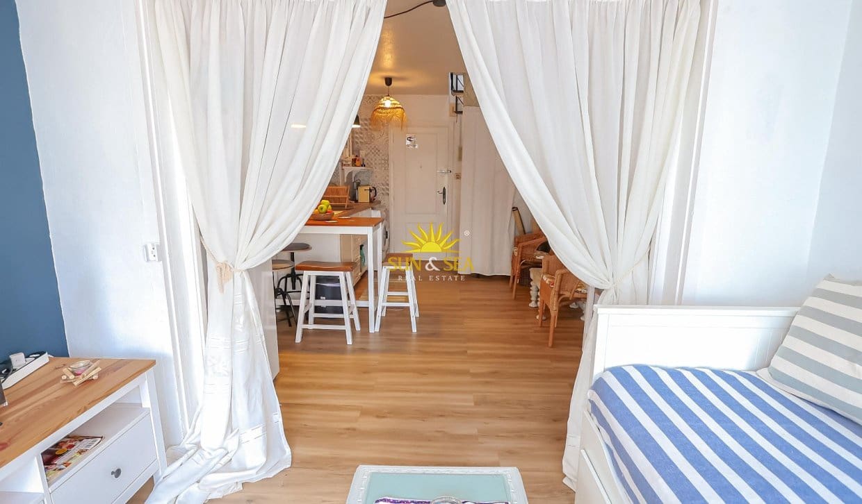 2 bedroom Apartment for rent in Torrevieja with pool - € 1,200 (Ref: 9891344)