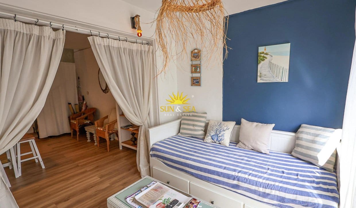 2 bedroom Apartment for rent in Torrevieja with pool - € 1,200 (Ref: 9891344)