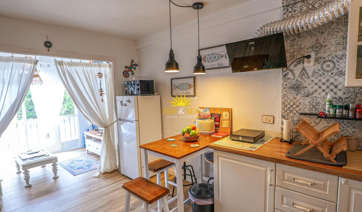 2 bedroom Apartment for rent in Torrevieja with pool - € 1,200 (Ref: 9891344)