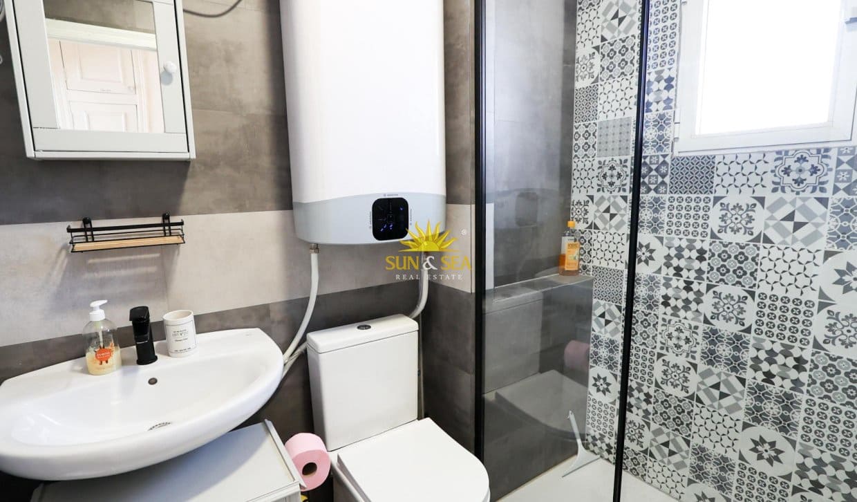 2 bedroom Apartment for rent in Torrevieja with pool - € 1,200 (Ref: 9891344)