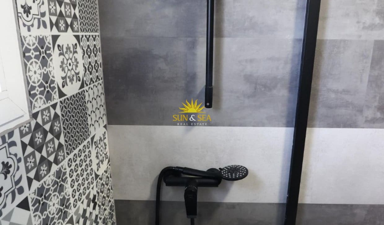 2 bedroom Apartment for rent in Torrevieja with pool - € 1,200 (Ref: 9891344)