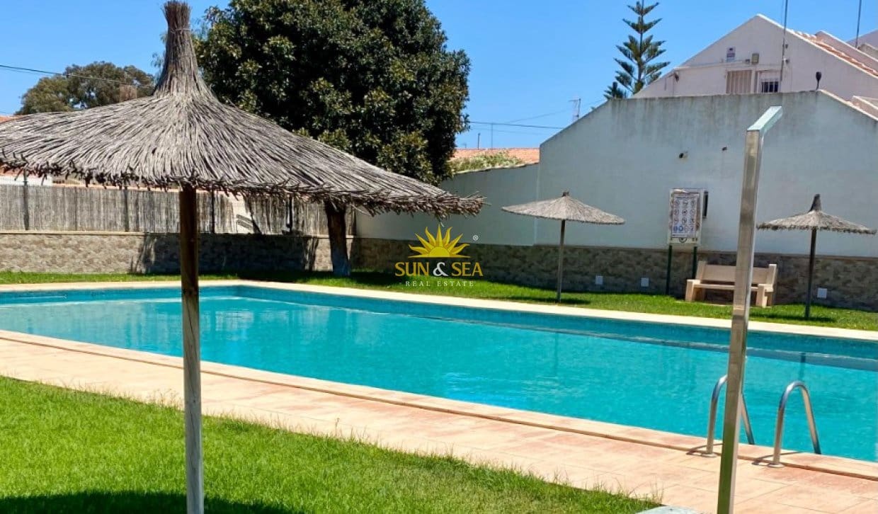 2 bedroom Apartment for rent in Torrevieja with pool - € 1,200 (Ref: 9891344)