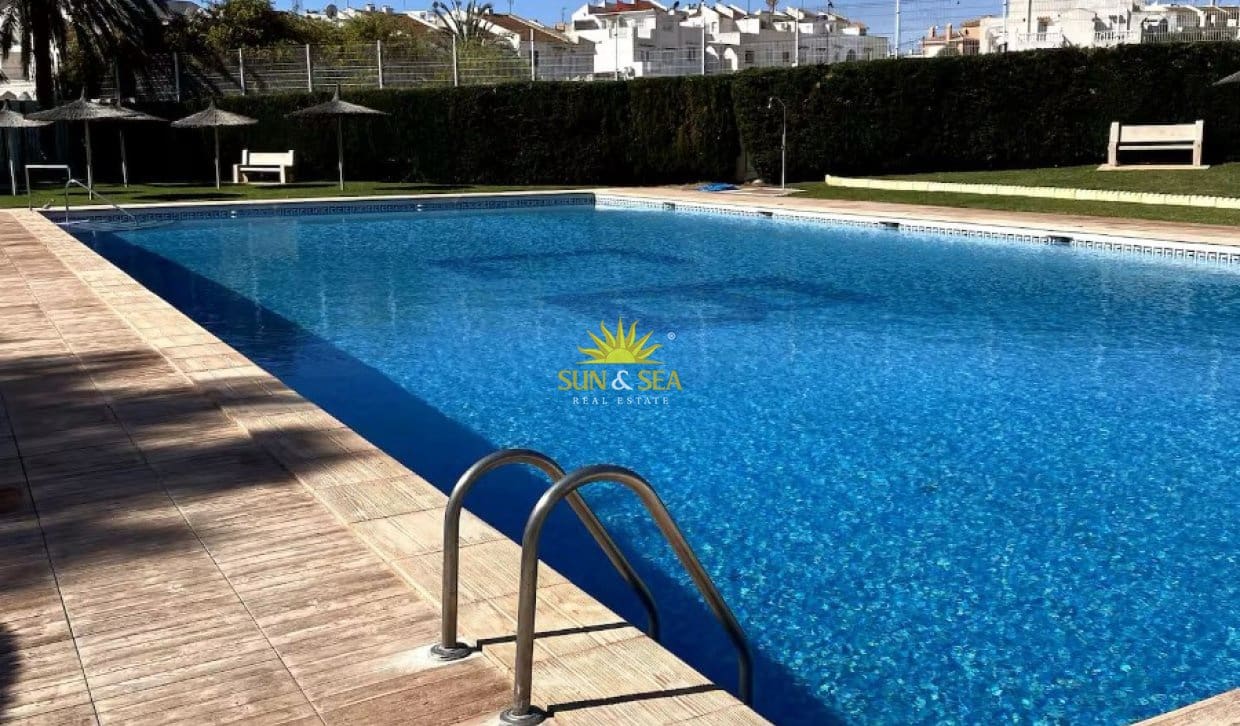 2 bedroom Apartment for rent in Torrevieja with pool - € 1,200 (Ref: 9891344)