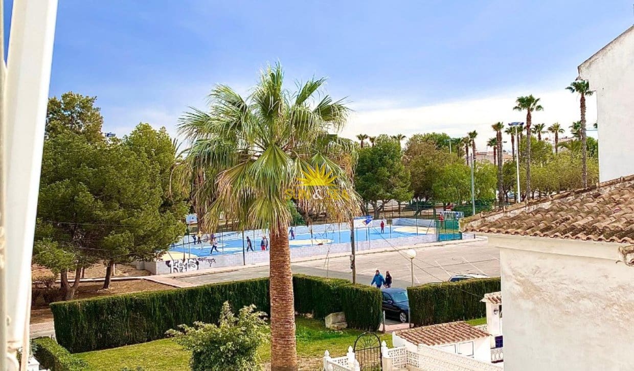 2 bedroom Apartment for rent in Torrevieja with pool - € 1,200 (Ref: 9891344)