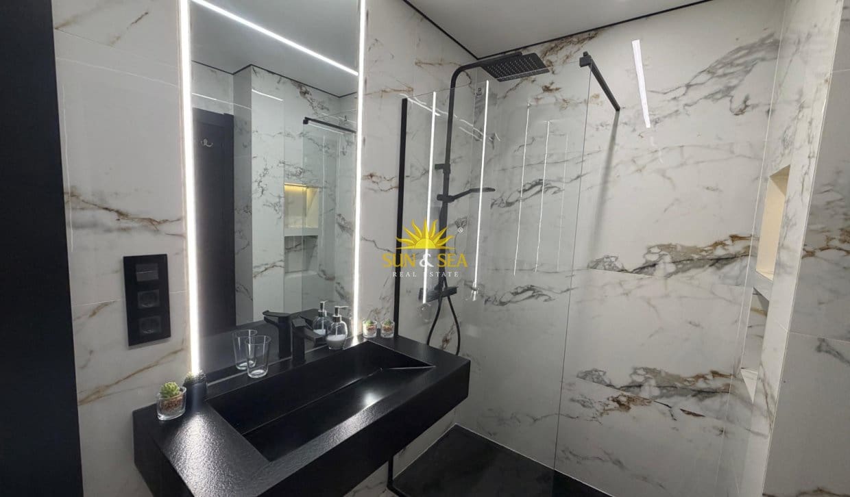 2 slaapkamer Appartement te koop in Torrevieja - € 229.000 (Ref: 9892971)
