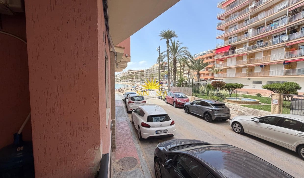 2 slaapkamer Appartement te koop in Torrevieja - € 229.000 (Ref: 9892971)
