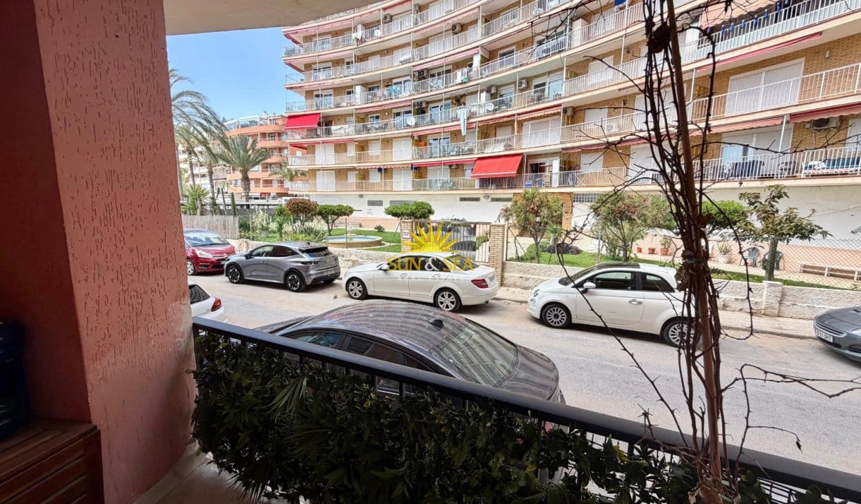 2 slaapkamer Appartement te koop in Torrevieja - € 229.000 (Ref: 9892971)
