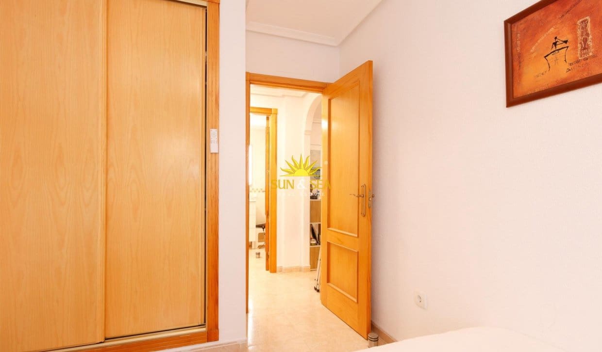 Casa de 2 habitaciones en Orihuela Costa en venta con piscina - 218.000 € (Ref: 9893230)