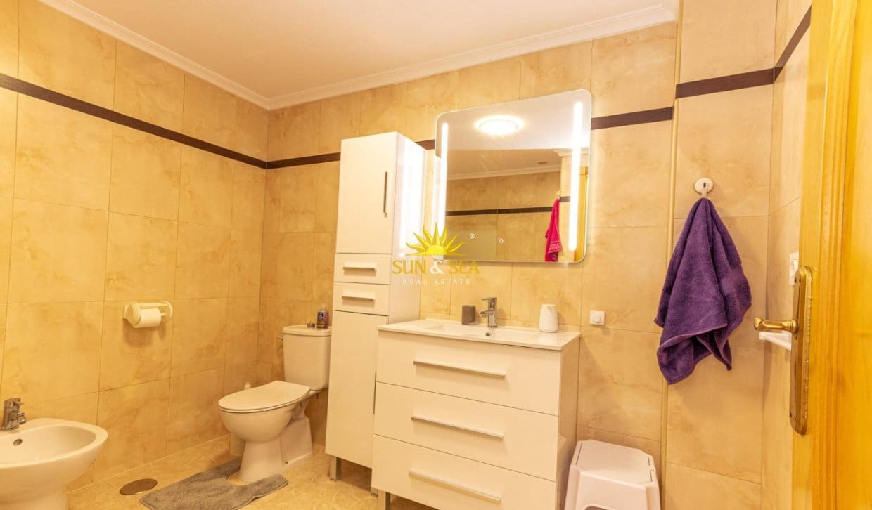 Casa de 2 habitaciones en Orihuela Costa en venta con piscina - 218.000 € (Ref: 9893230)