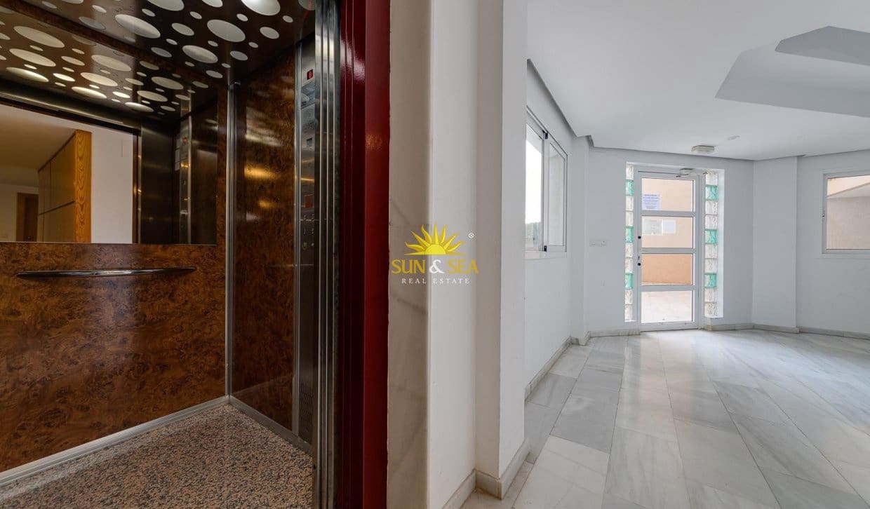 Casa de 2 habitaciones en Orihuela Costa en venta con piscina - 218.000 € (Ref: 9893230)