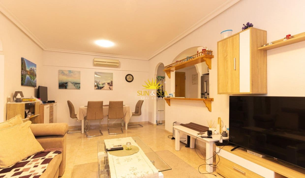 Casa de 2 habitaciones en Orihuela Costa en venta con piscina - 218.000 € (Ref: 9893230)