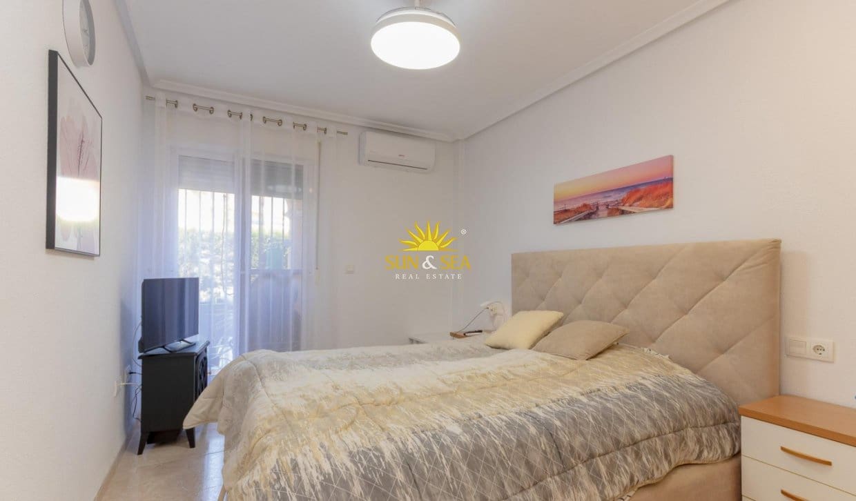 Casa de 2 habitaciones en Orihuela Costa en venta con piscina - 218.000 € (Ref: 9893230)