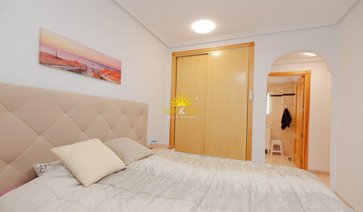 Casa de 2 habitaciones en Orihuela Costa en venta con piscina - 218.000 € (Ref: 9893230)