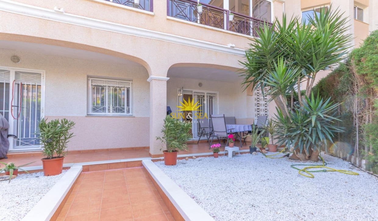 Casa de 2 habitaciones en Orihuela Costa en venta con piscina - 218.000 € (Ref: 9893230)