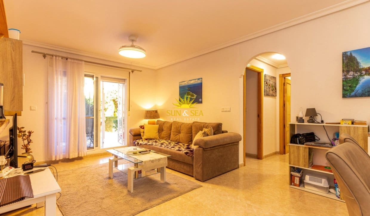 Casa de 2 habitaciones en Orihuela Costa en venta con piscina - 218.000 € (Ref: 9893230)