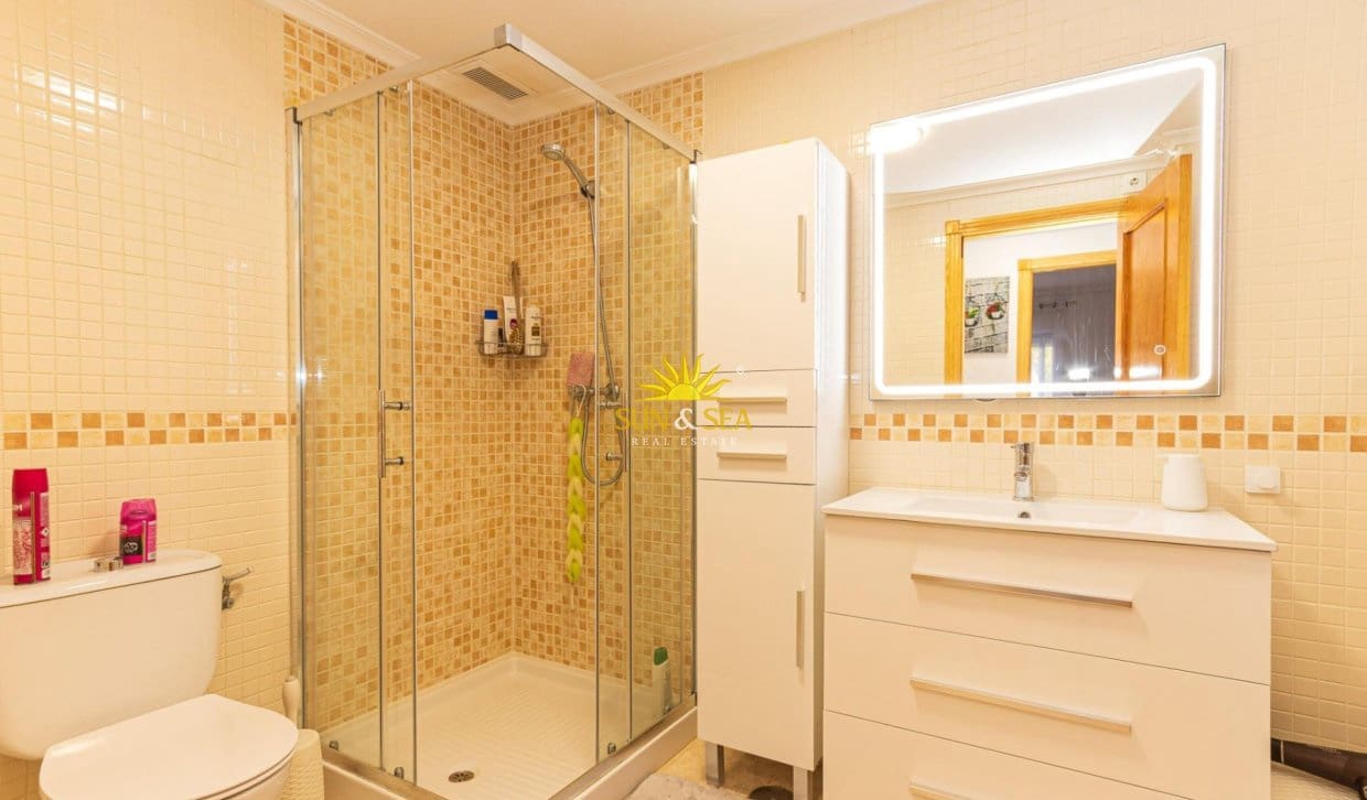 Casa de 2 habitaciones en Orihuela Costa en venta con piscina - 218.000 € (Ref: 9893230)
