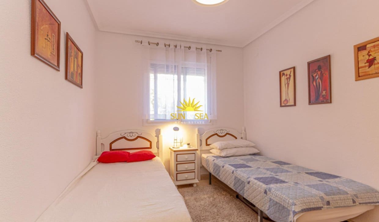 Casa de 2 habitaciones en Orihuela Costa en venta con piscina - 218.000 € (Ref: 9893230)
