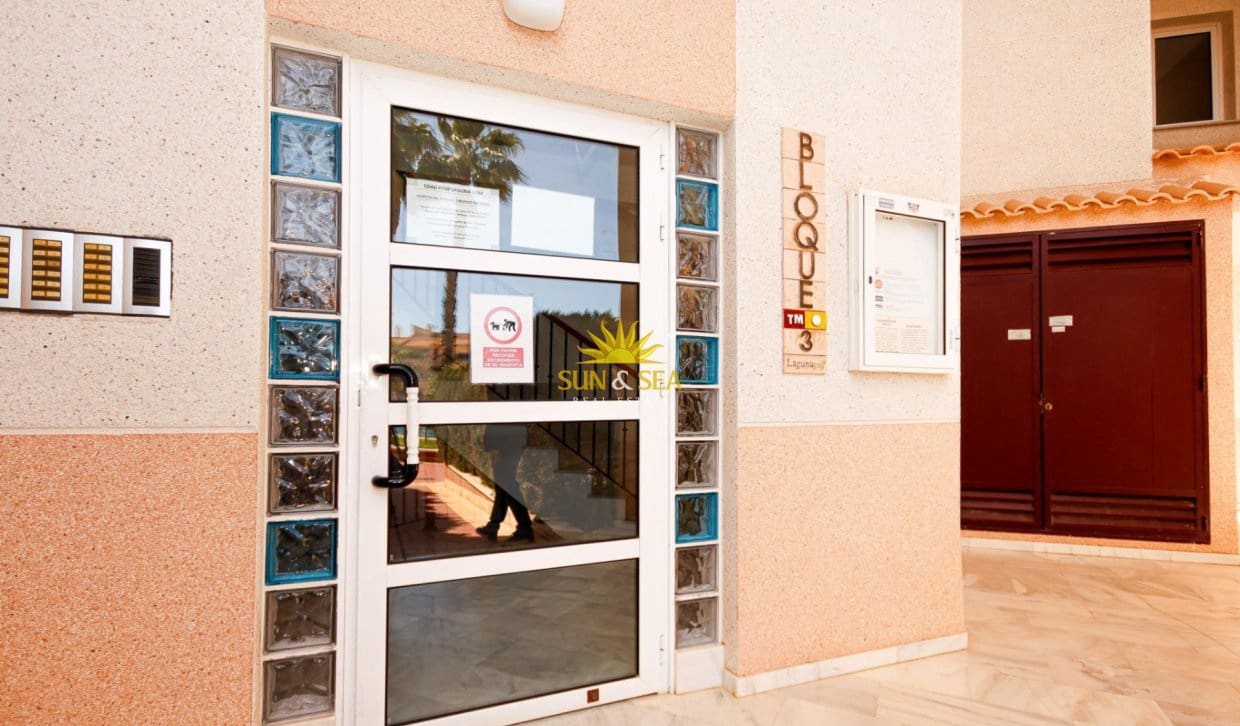 Casa de 2 habitaciones en Orihuela Costa en venta con piscina - 218.000 € (Ref: 9893230)