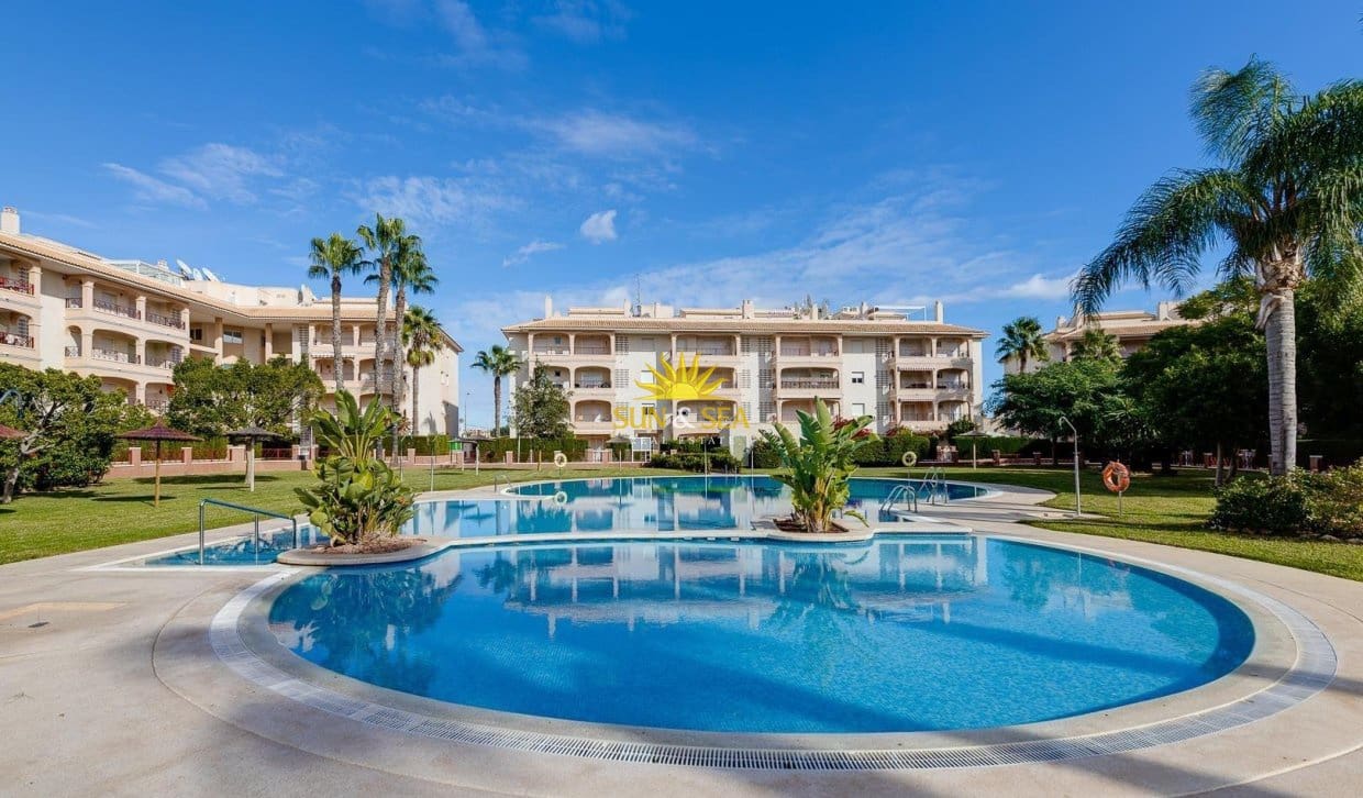 Casa de 2 habitaciones en Orihuela Costa en venta con piscina - 218.000 € (Ref: 9893230)