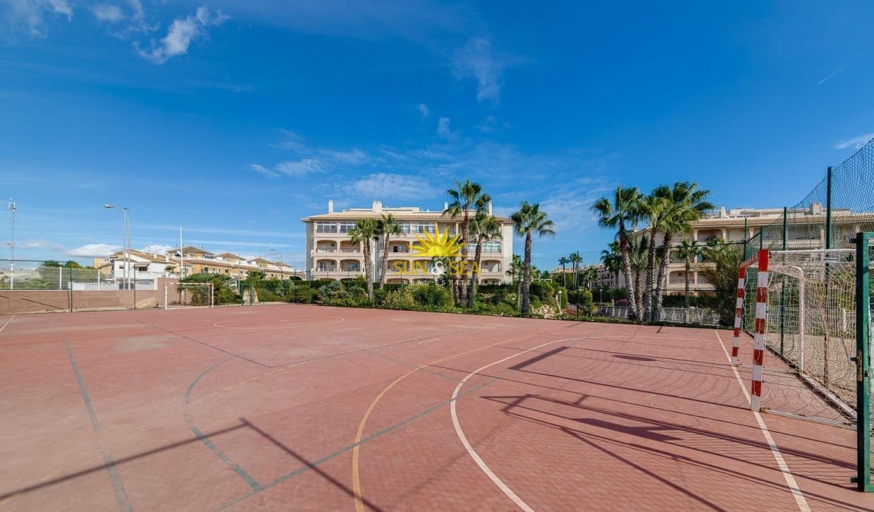 Casa de 2 habitaciones en Orihuela Costa en venta con piscina - 218.000 € (Ref: 9893230)