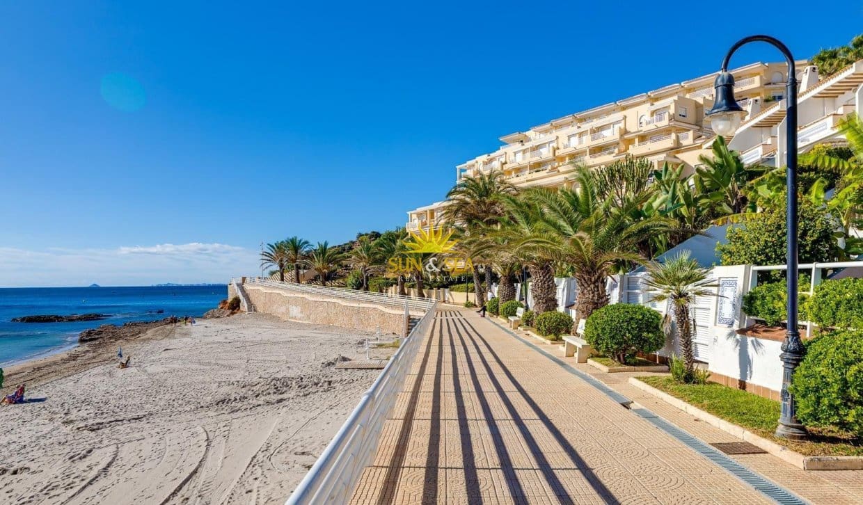 Casa de 2 habitaciones en Orihuela Costa en venta con piscina - 218.000 € (Ref: 9893230)