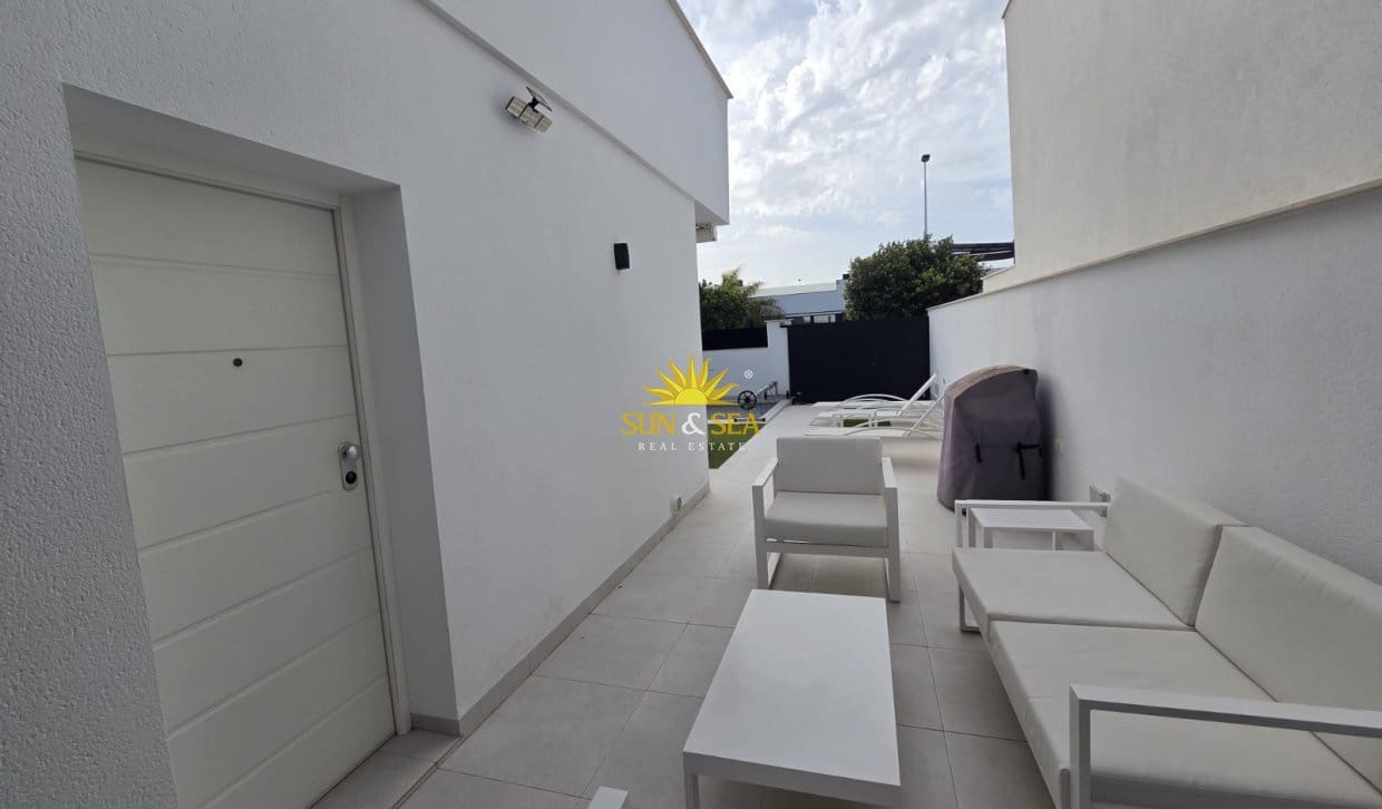 4 bedroom Townhouse for sale in San Pedro del Pinatar with pool - € 495,000 (Ref: 9895610)