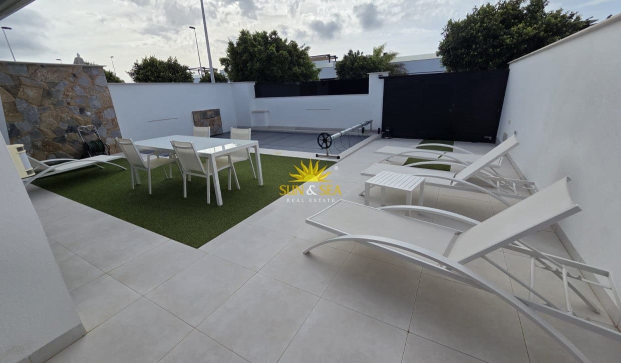 4 bedroom Townhouse for sale in San Pedro del Pinatar with pool - € 495,000 (Ref: 9895610)