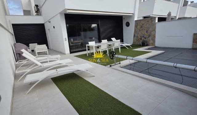 Casa de 4 habitaciones en San Pedro del Pinatar ciudad, San Pedro del Pinatar en venta con piscina - 495.000 € (Ref: 9895610)