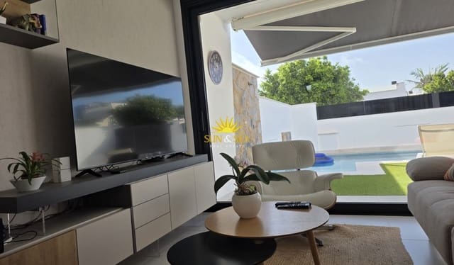Casa de 4 habitaciones en San Pedro del Pinatar ciudad, San Pedro del Pinatar en venta con piscina - 495.000 € (Ref: 9895610)