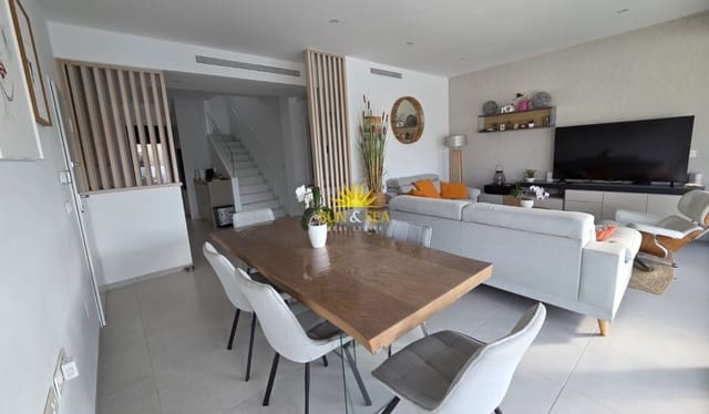 Casa de 4 habitaciones en San Pedro del Pinatar ciudad, San Pedro del Pinatar en venta con piscina - 495.000 € (Ref: 9895610)