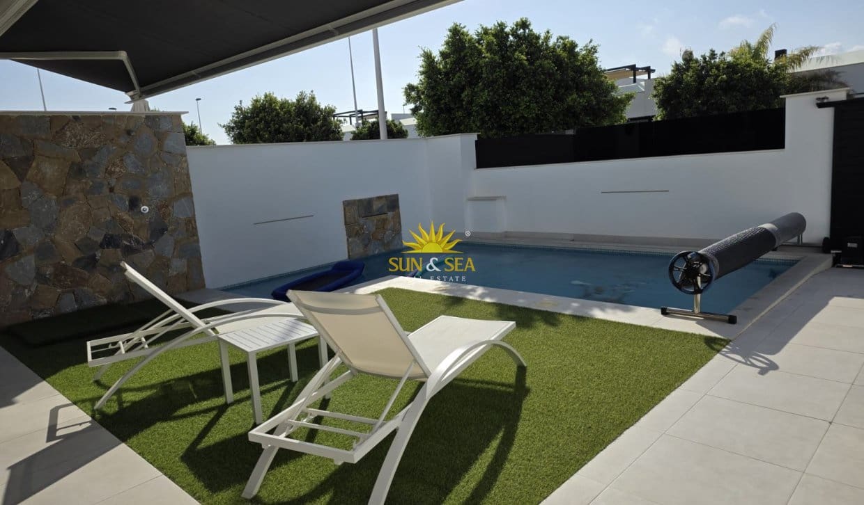 4 bedroom Townhouse for sale in San Pedro del Pinatar with pool - € 495,000 (Ref: 9895610)