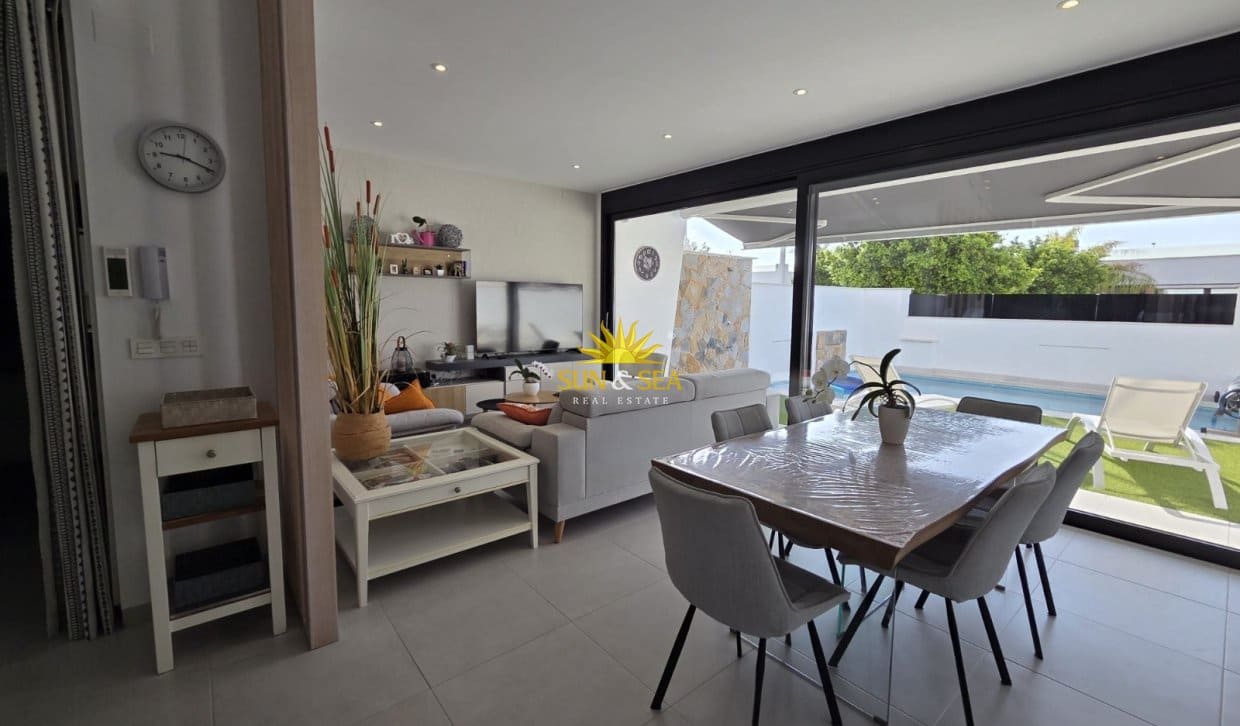 4 bedroom Townhouse for sale in San Pedro del Pinatar with pool - € 495,000 (Ref: 9895610)