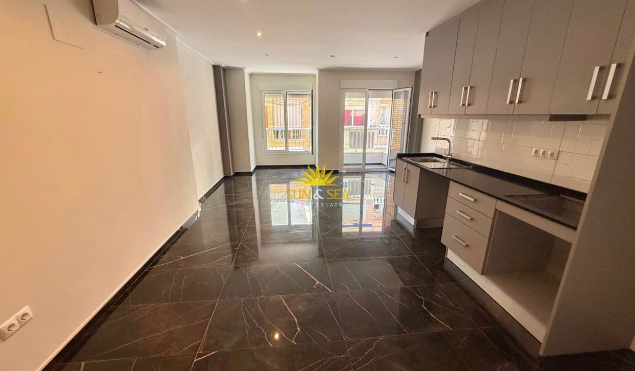 2 chambre Maison de Ville à vendre à Torrevieja avec garage - 280 000 € (Ref: 9896953)