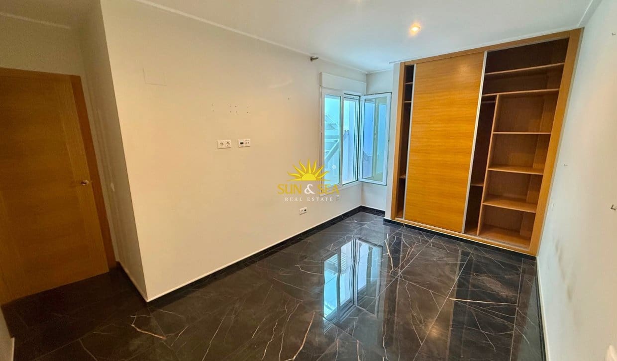2 chambre Maison de Ville à vendre à Torrevieja avec garage - 280 000 € (Ref: 9896953)