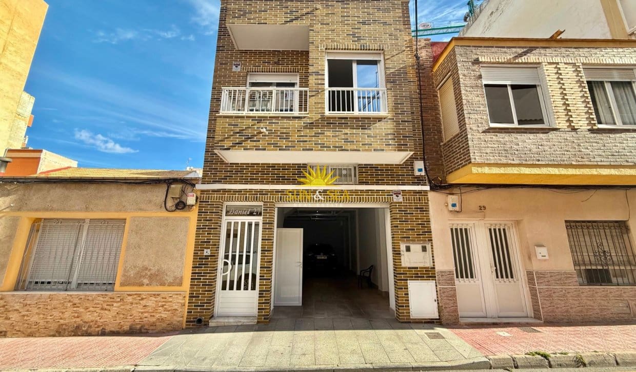 2 chambre Maison de Ville à vendre à Torrevieja avec garage - 280 000 € (Ref: 9896953)