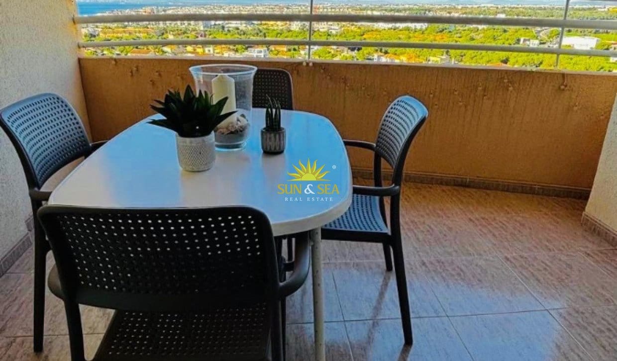 2 soveværelse Lejlighed til salg i Dehesa de Campoamor med swimmingpool - € 290.000 (Ref: 9897409)
