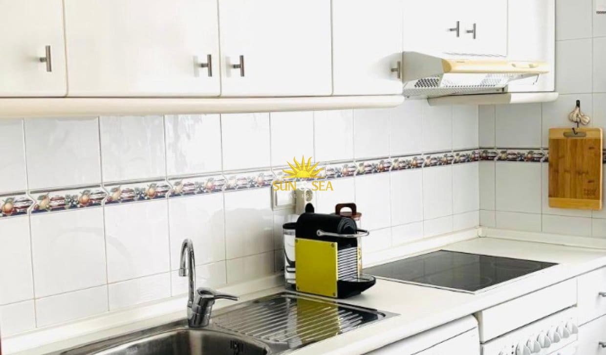 2 soveværelse Lejlighed til salg i Dehesa de Campoamor med swimmingpool - € 290.000 (Ref: 9897409)