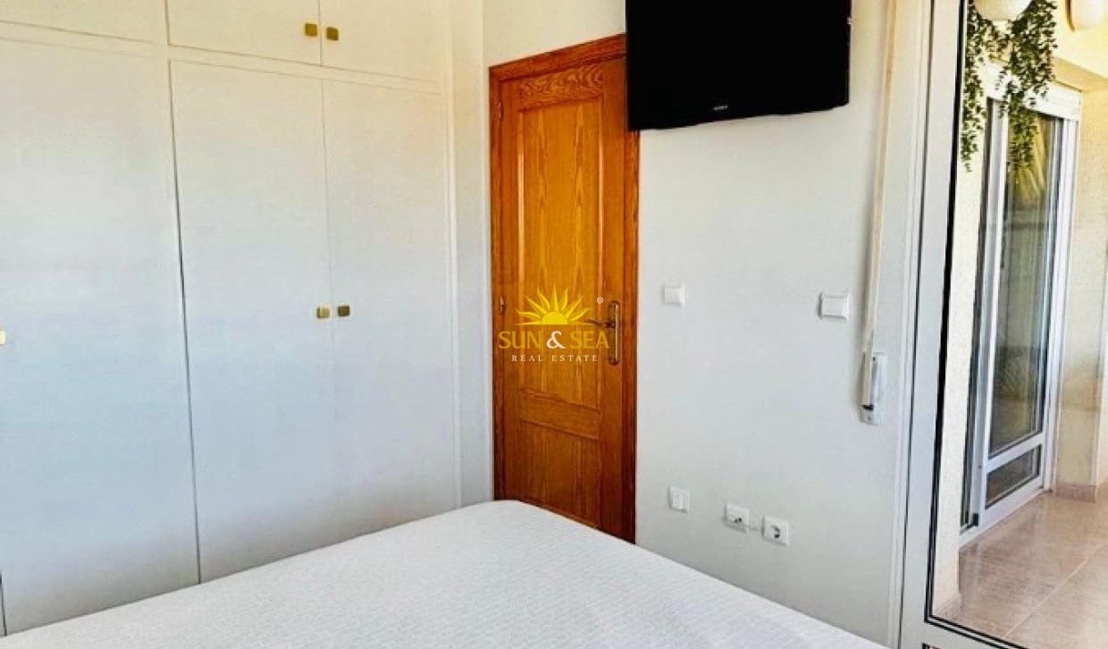 2 soveværelse Lejlighed til salg i Dehesa de Campoamor med swimmingpool - € 290.000 (Ref: 9897409)