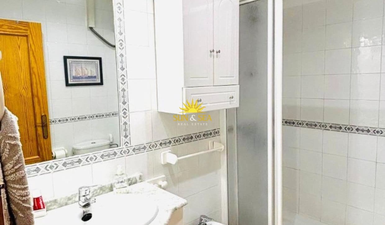 2 soveværelse Lejlighed til salg i Dehesa de Campoamor med swimmingpool - € 290.000 (Ref: 9897409)