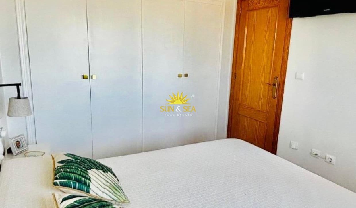 2 soveværelse Lejlighed til salg i Dehesa de Campoamor med swimmingpool - € 290.000 (Ref: 9897409)