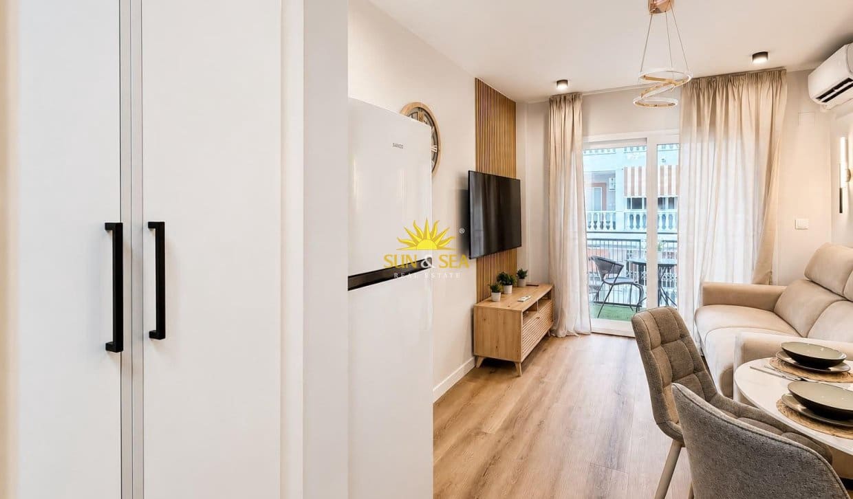 1 chambre Studio à vendre à Torrevieja - 95 000 € (Ref: 9898468)