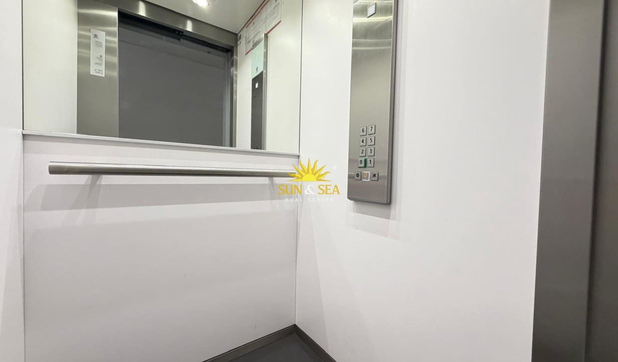 1 chambre Studio à vendre à Torrevieja - 95 000 € (Ref: 9898468)