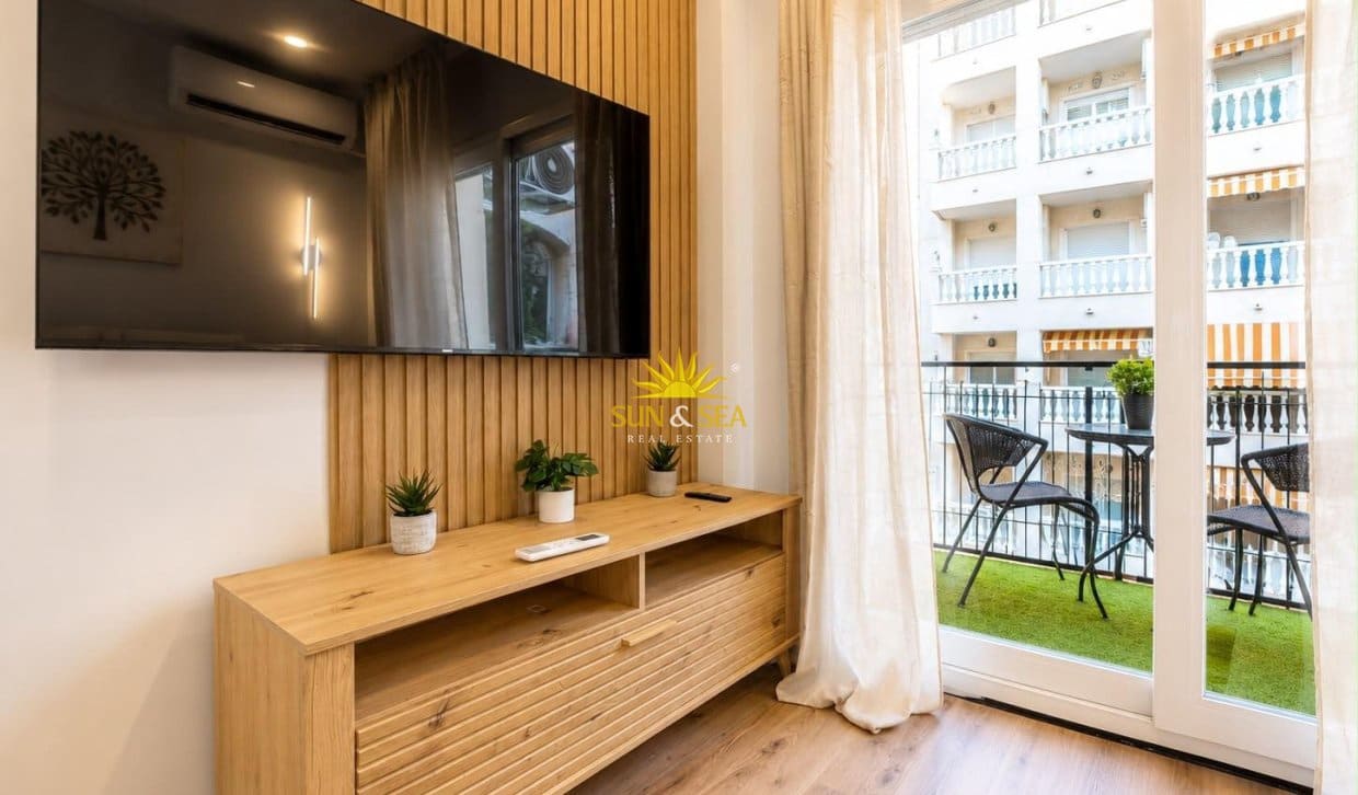 1 chambre Studio à vendre à Torrevieja - 95 000 € (Ref: 9898468)