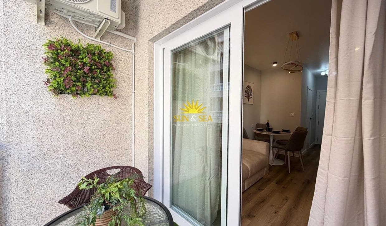 1 chambre Studio à vendre à Torrevieja - 95 000 € (Ref: 9898468)