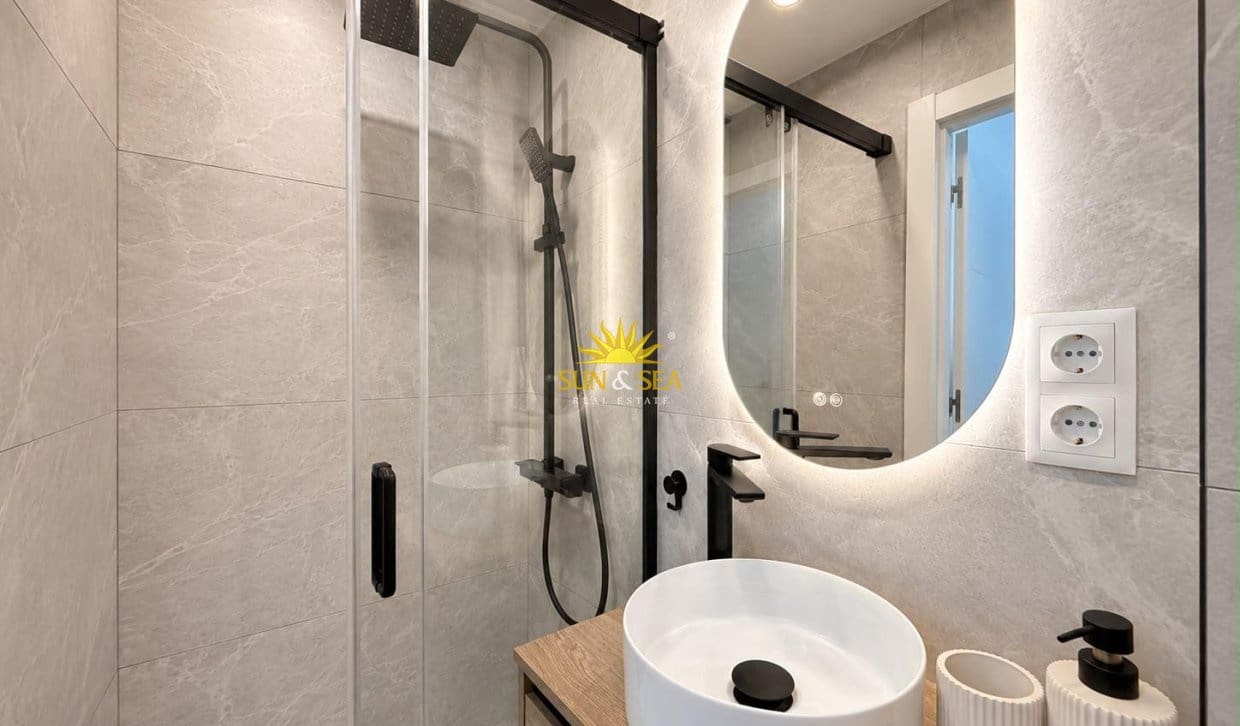 1 chambre Studio à vendre à Torrevieja - 95 000 € (Ref: 9898468)