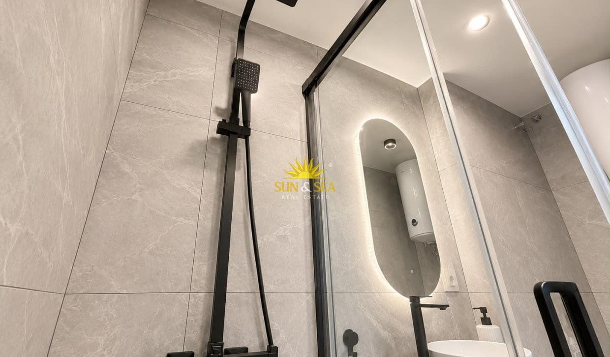 1 chambre Studio à vendre à Torrevieja - 95 000 € (Ref: 9898468)