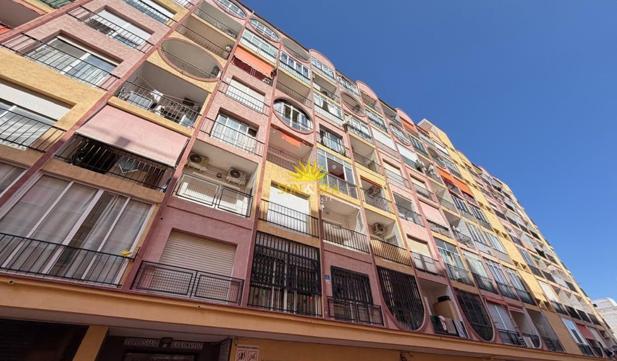 1 chambre Studio à vendre à Torrevieja - 95 000 € (Ref: 9898468)